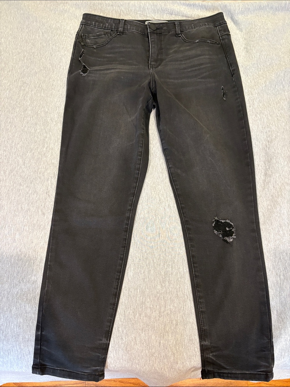Wit & Wisdom Black Distressed Jeans 8P